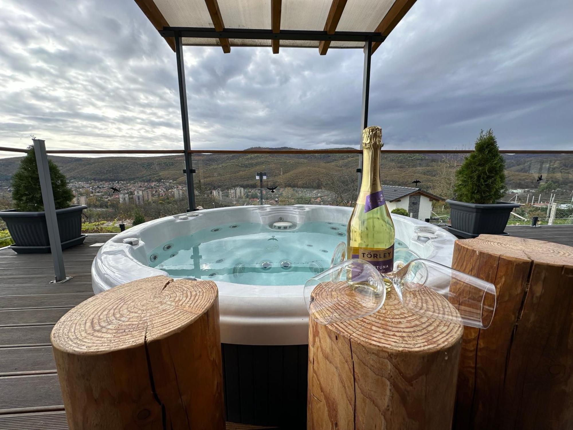 Апартаменти Roenk Relax Мішкольц Екстер'єр фото