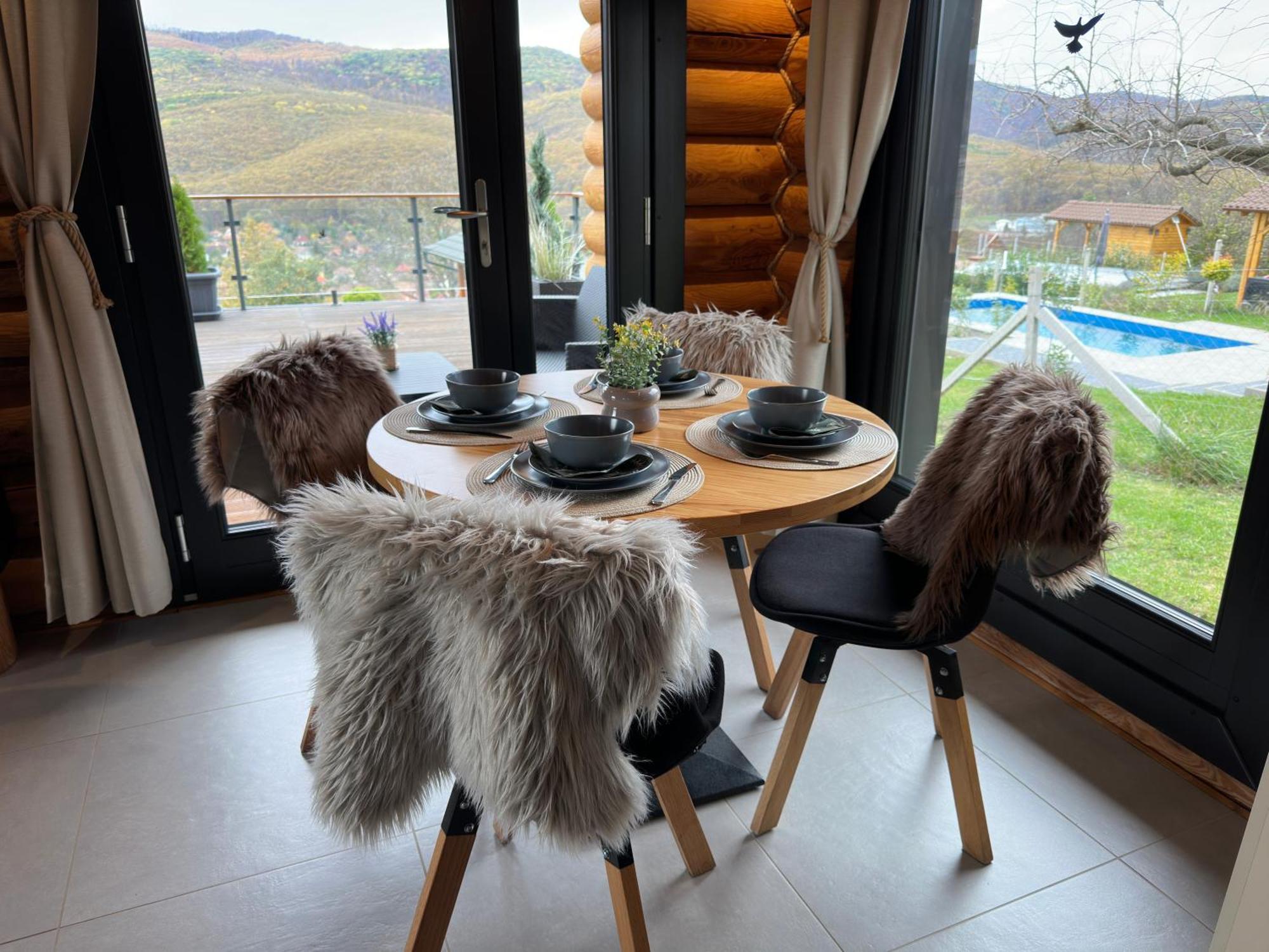 Апартаменти Roenk Relax Мішкольц Екстер'єр фото